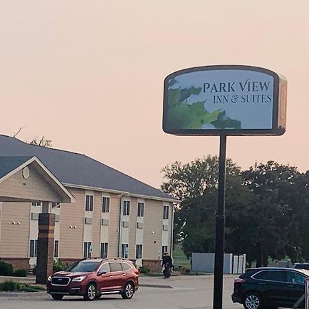 Park View Inn & Suites Hoisington Near Great Bend ภายนอก รูปภาพ