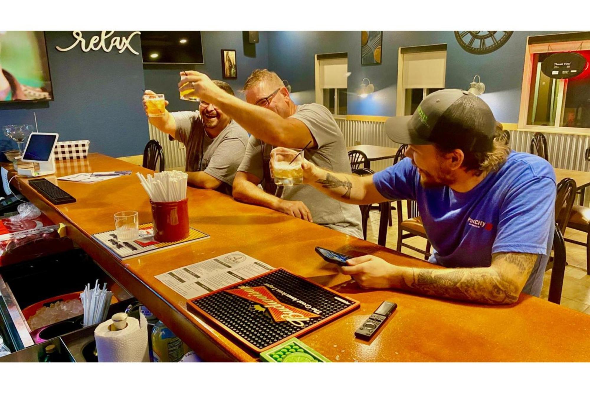 Park View Inn & Suites Hoisington Near Great Bend ภายนอก รูปภาพ