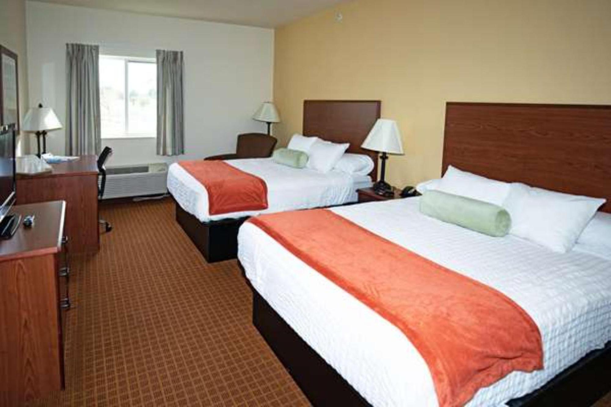 Park View Inn & Suites Hoisington Near Great Bend ภายนอก รูปภาพ