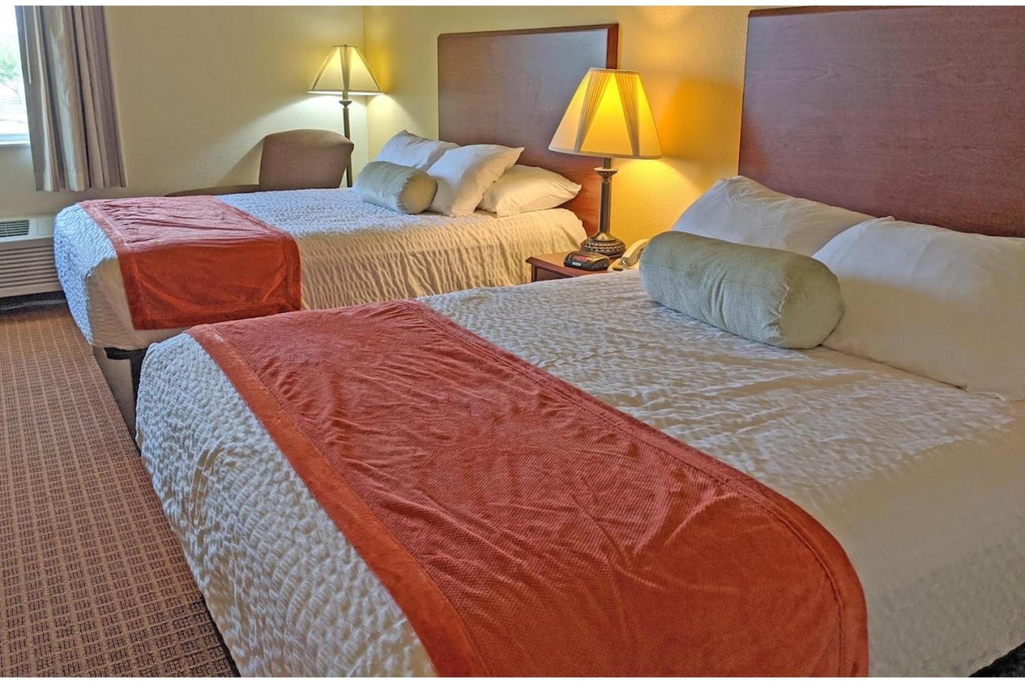 Park View Inn & Suites Hoisington Near Great Bend ภายนอก รูปภาพ