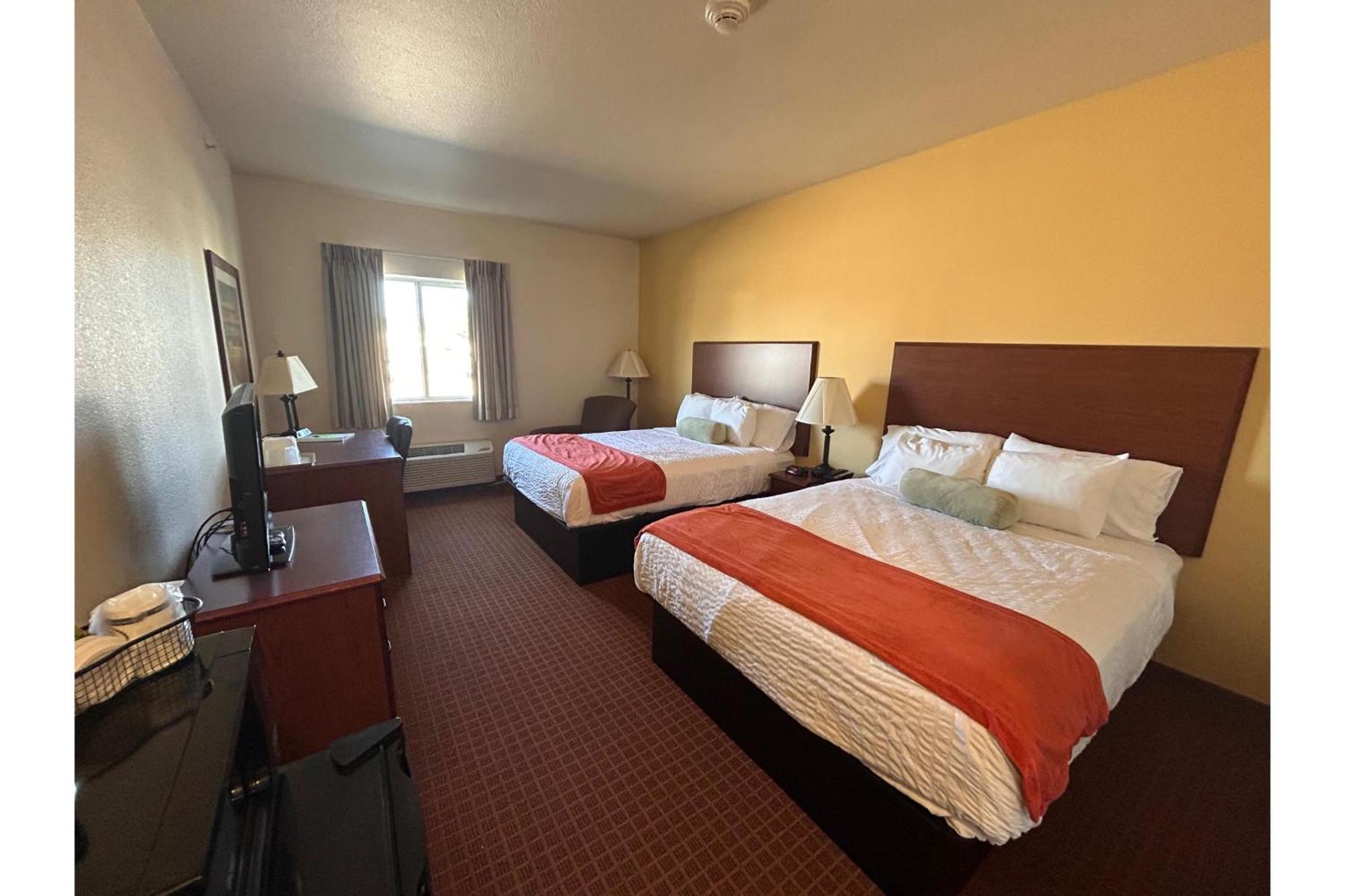 Park View Inn & Suites Hoisington Near Great Bend ภายนอก รูปภาพ