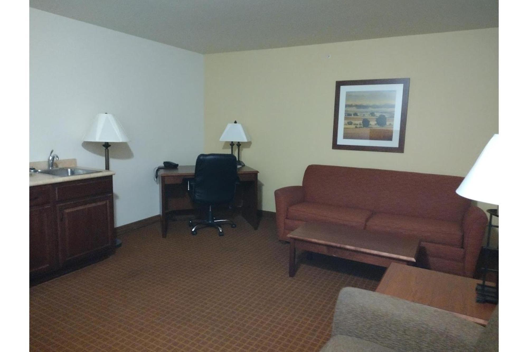 Park View Inn & Suites Hoisington Near Great Bend ภายนอก รูปภาพ