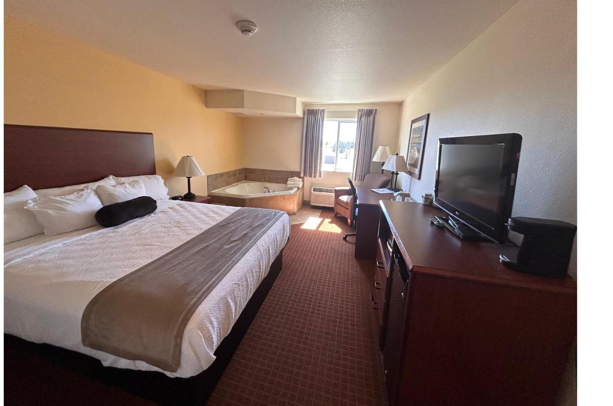 Park View Inn & Suites Hoisington Near Great Bend ภายนอก รูปภาพ
