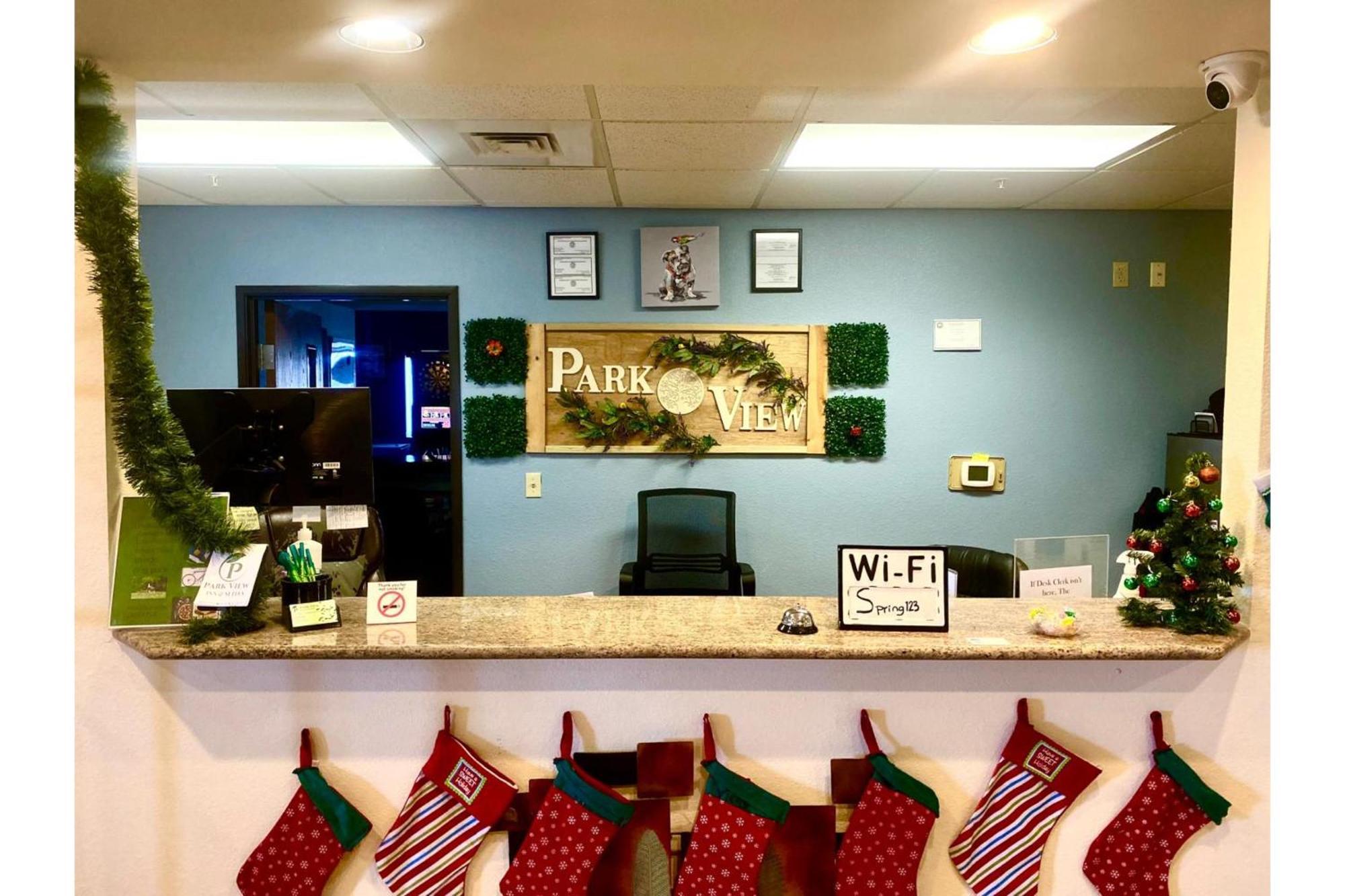Park View Inn & Suites Hoisington Near Great Bend ภายนอก รูปภาพ