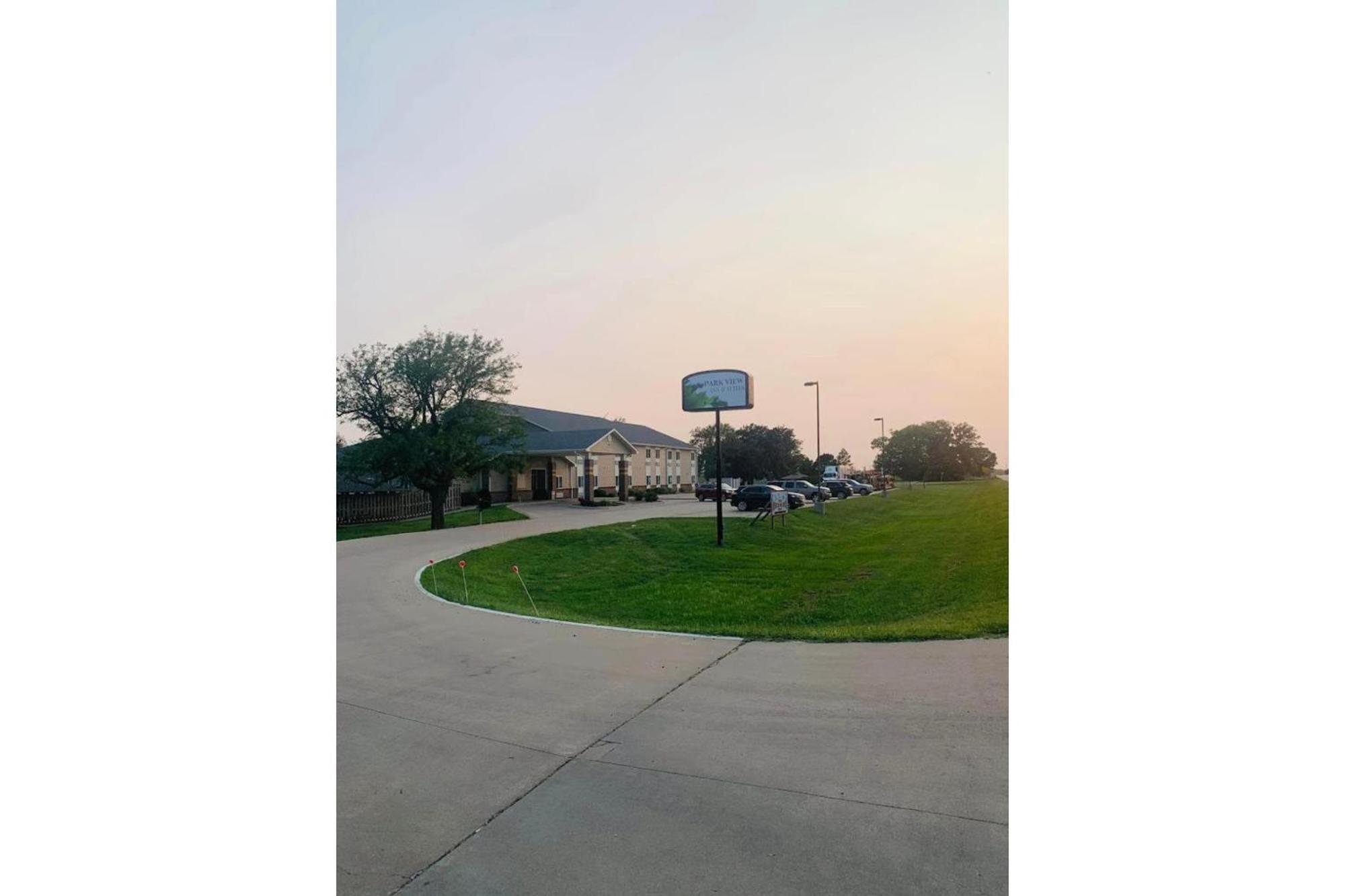 Park View Inn & Suites Hoisington Near Great Bend ภายนอก รูปภาพ