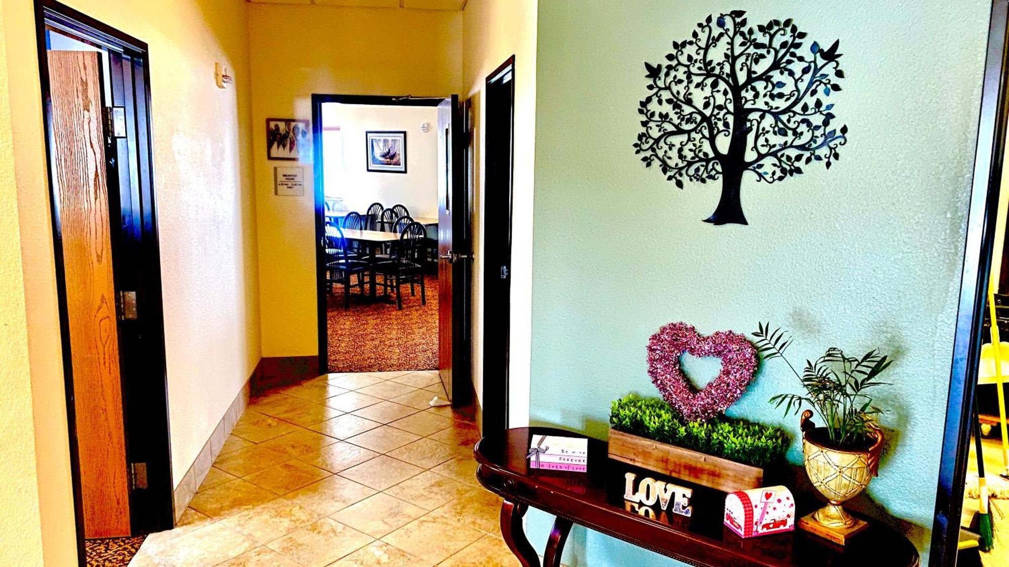 Park View Inn & Suites Hoisington Near Great Bend ภายนอก รูปภาพ