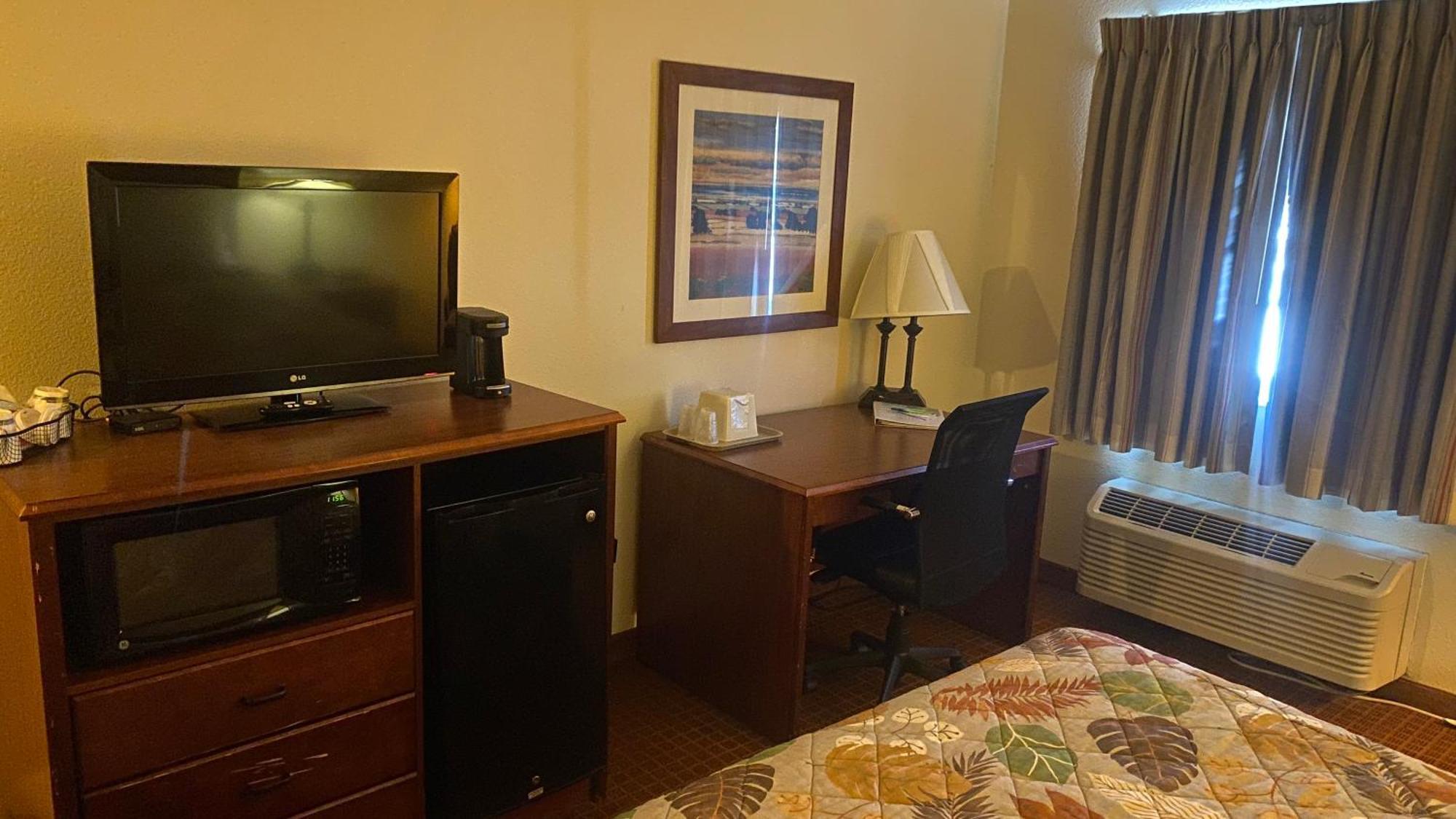 Park View Inn & Suites Hoisington Near Great Bend ภายนอก รูปภาพ