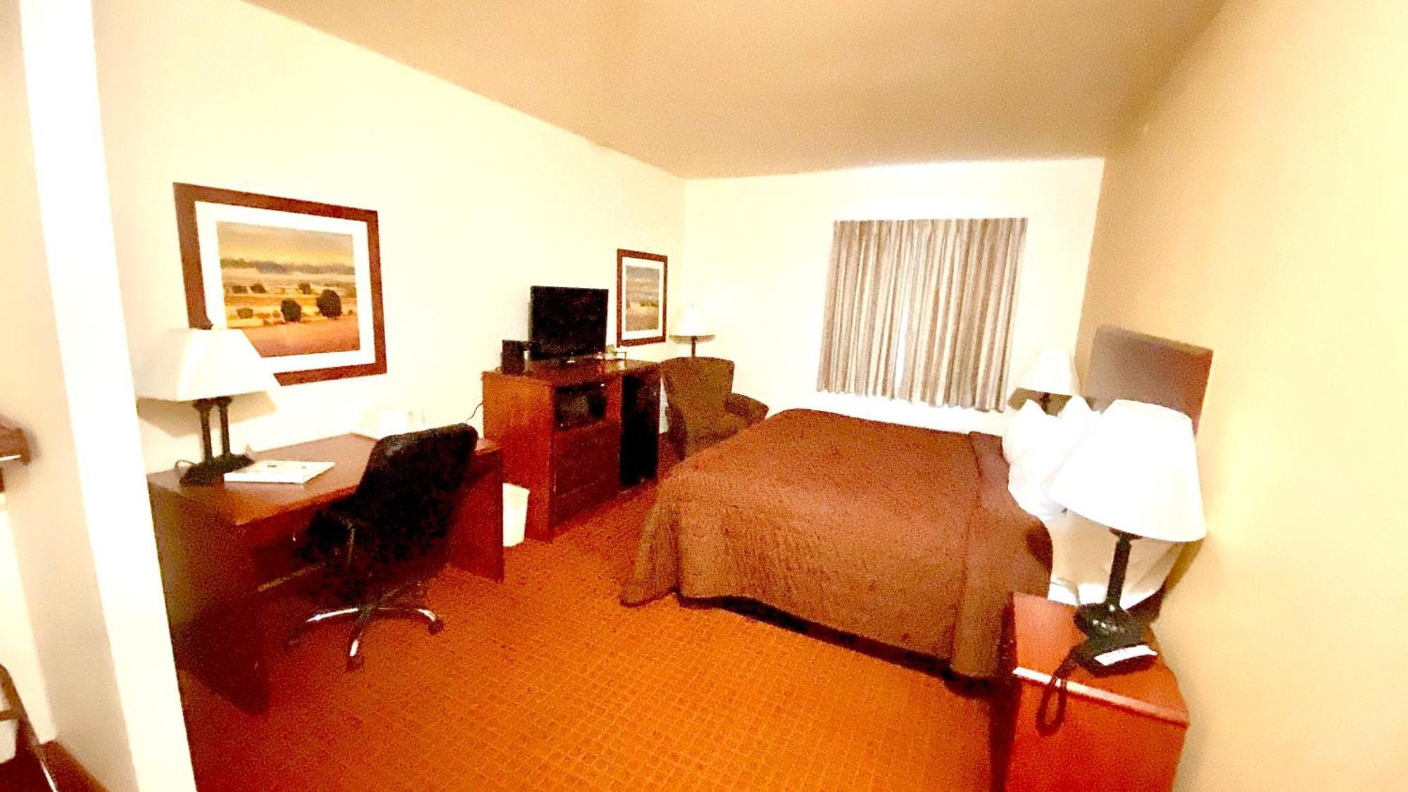 Park View Inn & Suites Hoisington Near Great Bend ภายนอก รูปภาพ