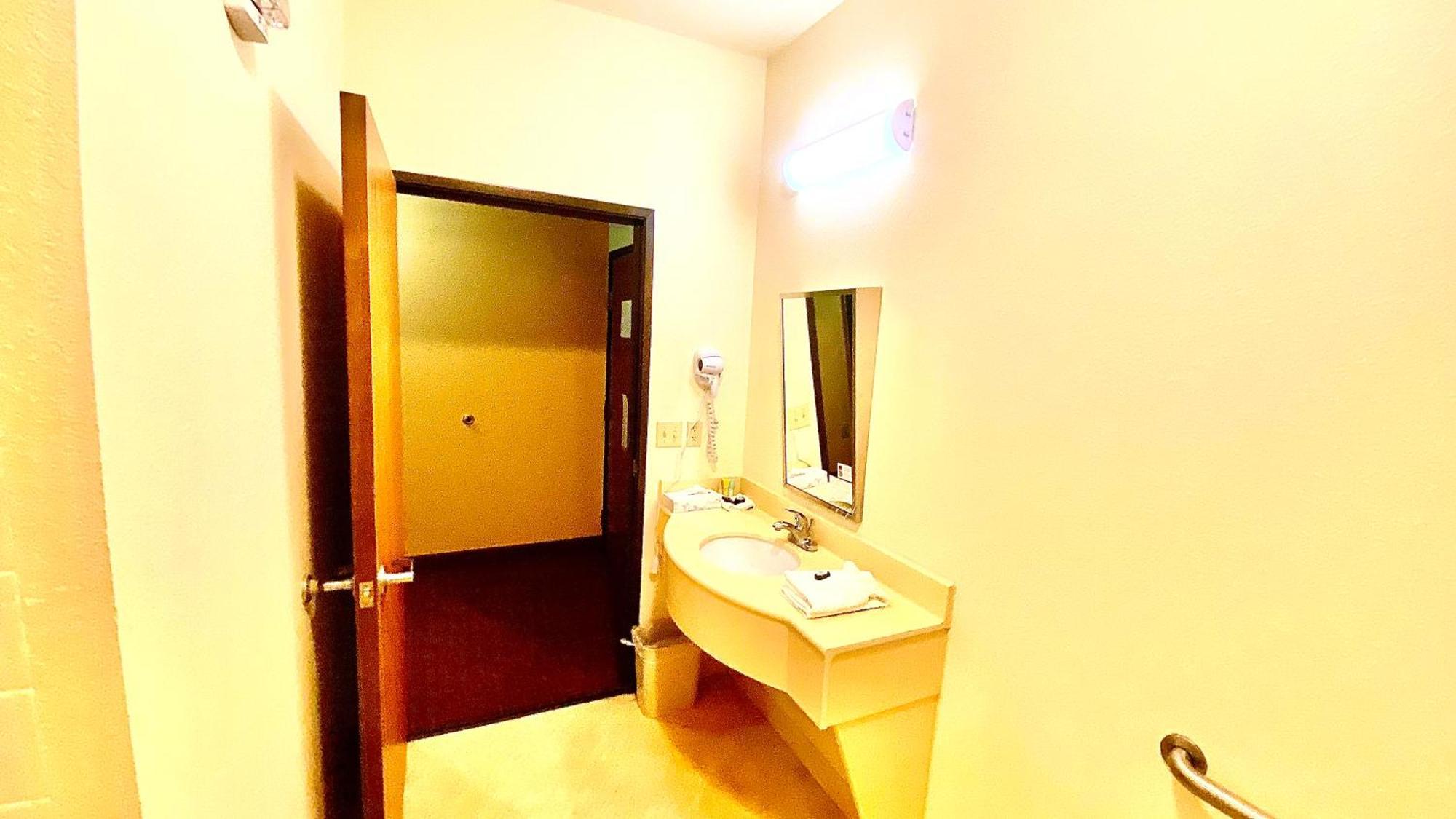 Park View Inn & Suites Hoisington Near Great Bend ภายนอก รูปภาพ