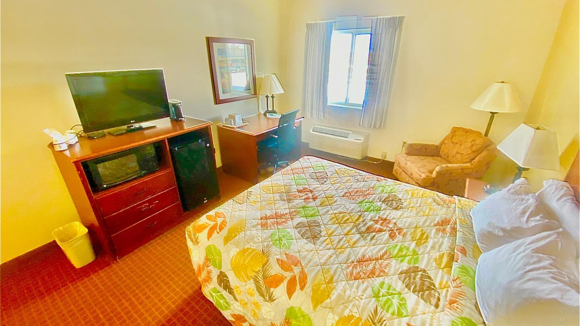 Park View Inn & Suites Hoisington Near Great Bend ภายนอก รูปภาพ