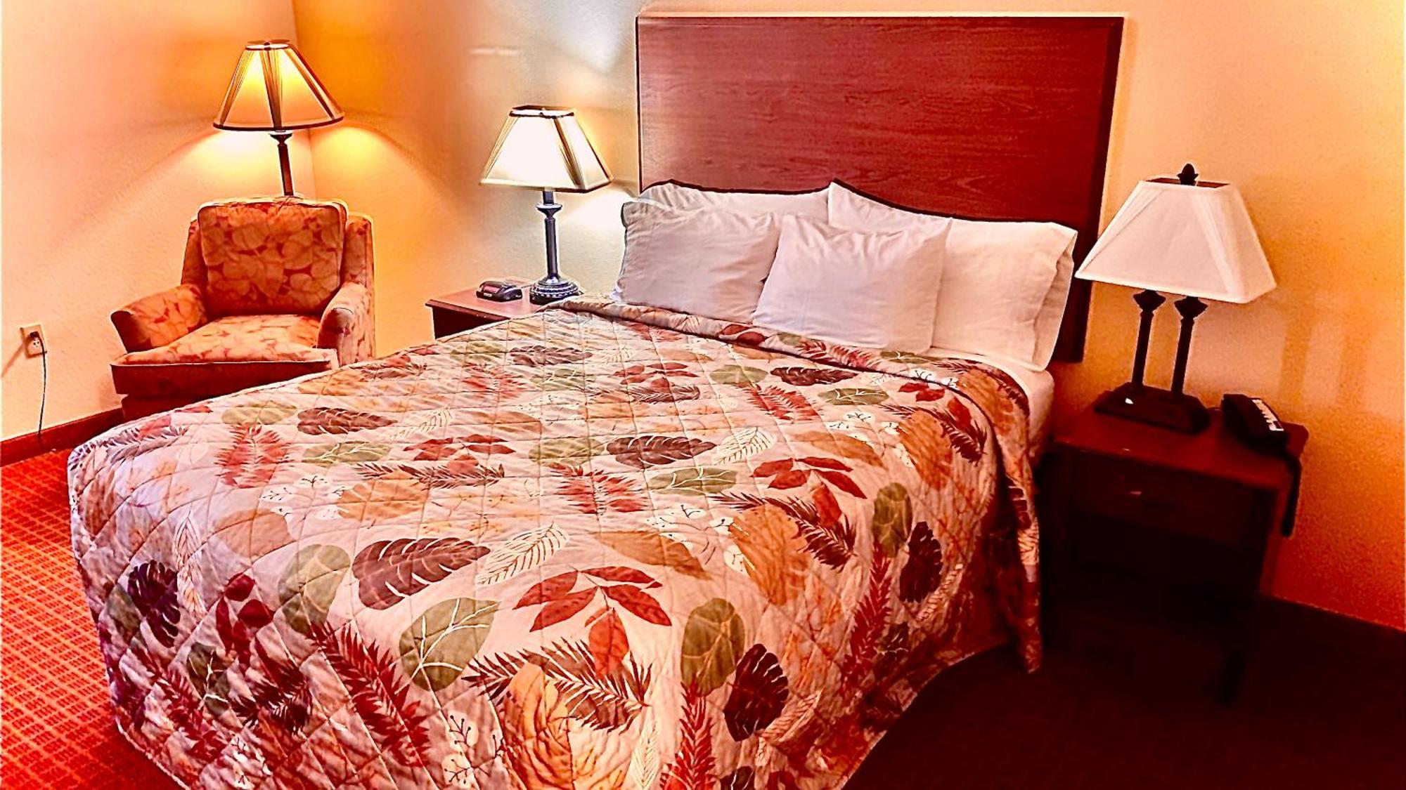 Park View Inn & Suites Hoisington Near Great Bend ภายนอก รูปภาพ