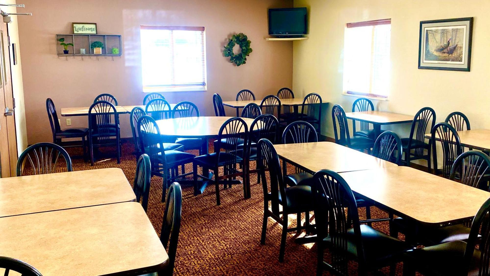 Park View Inn & Suites Hoisington Near Great Bend ภายนอก รูปภาพ