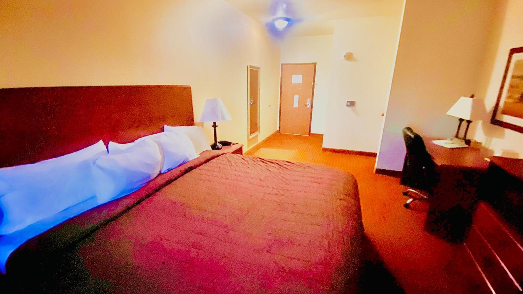 Park View Inn & Suites Hoisington Near Great Bend ภายนอก รูปภาพ